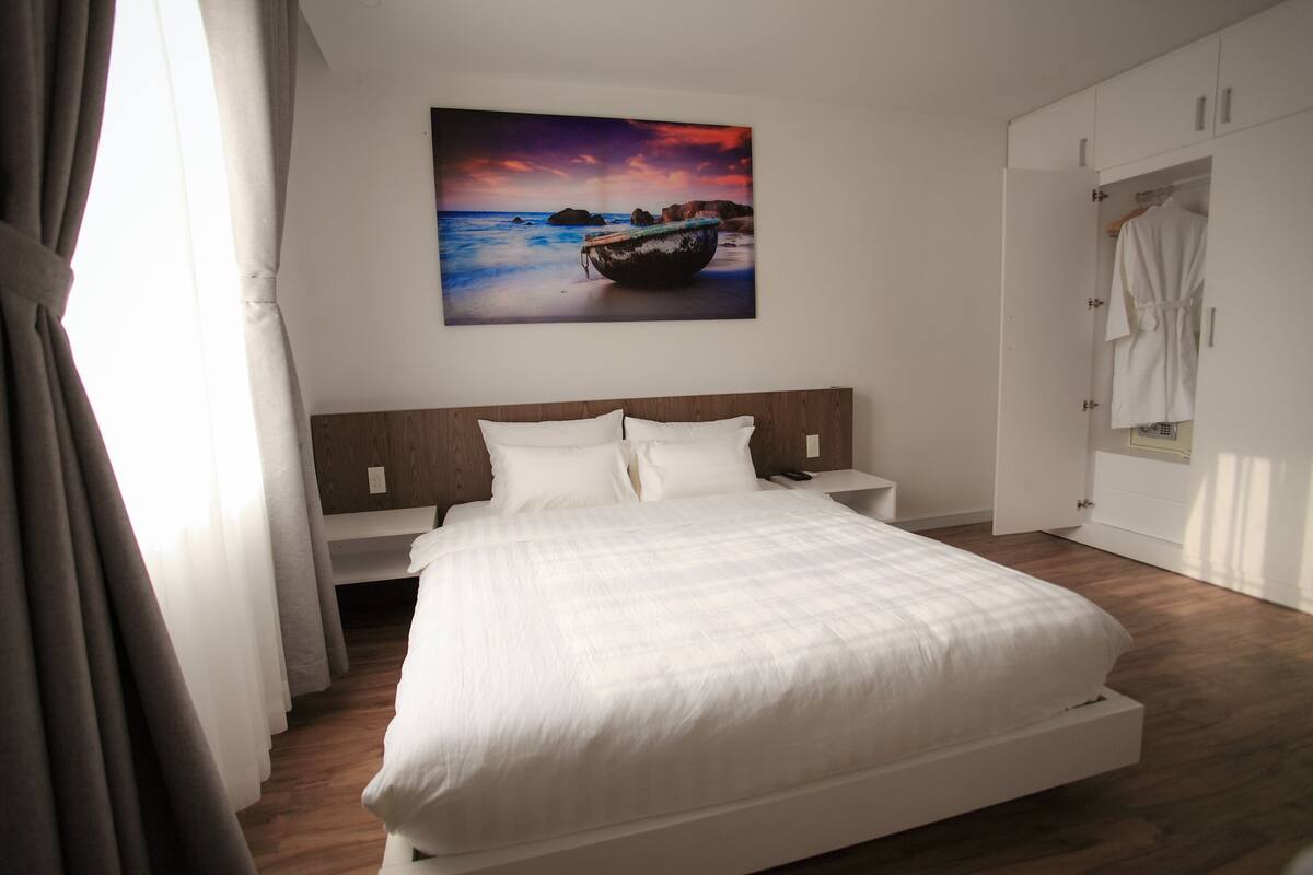 Cozy and very Central 1 Bedroom Deluxe Apartment | 1 bedroom, hypo-allergenic bedding, minibar, in-room safe