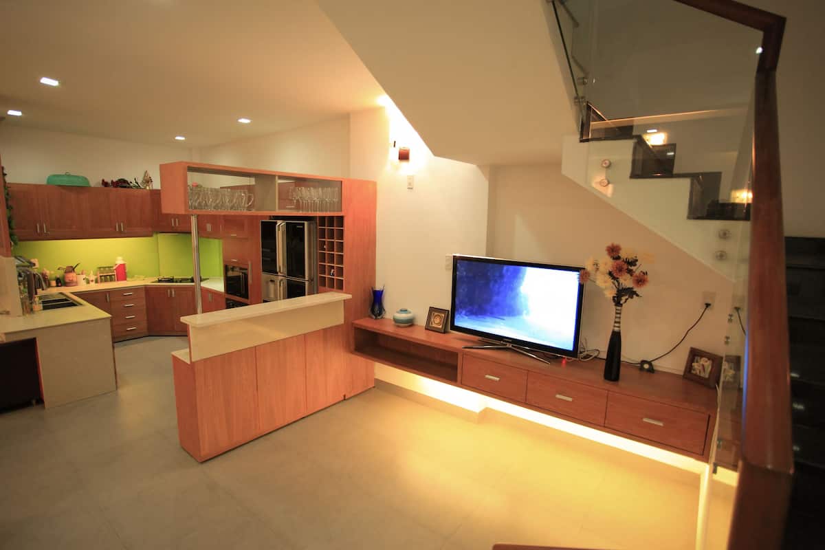 Family Apartment, 4 Bedrooms, Kitchen | Living room | 32-inch flat-screen TV with cable channels, TV