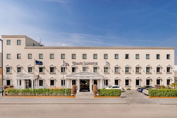 Grand Sapphire Hotel & Banqueting