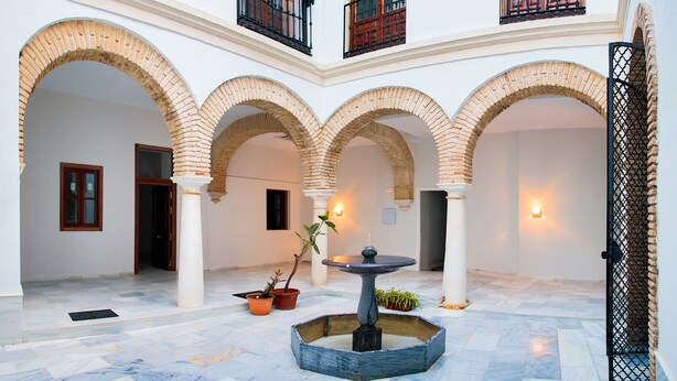 Courtyard - OYO Hostal Leiva (Córdoba)