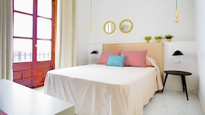 Iron/ironing board, free WiFi, bed sheets - OYO Hostal Leiva (Córdoba)