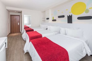 Business Triplo | Frigobar, cofres nos quartos, escrivaninha, cortinas blackout