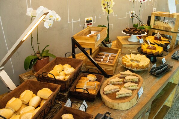 Free daily buffet breakfast