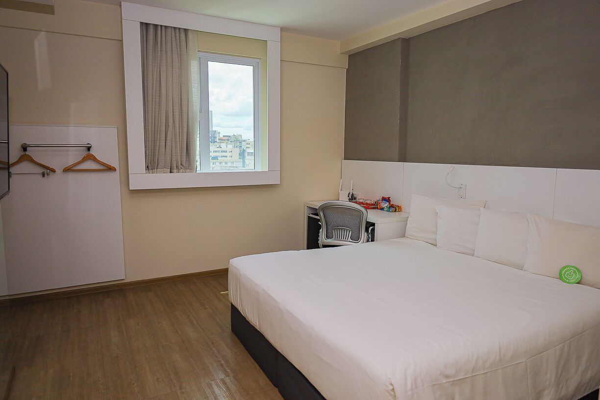 高級雙人房, 1 張加大雙人床, 無障礙 | 迷你吧、房內夾萬、書桌、遮光窗簾/窗簾