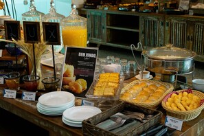 Free daily buffet breakfast  - Esuites Virginia Luxemburgo BH (Belo Horizonte)