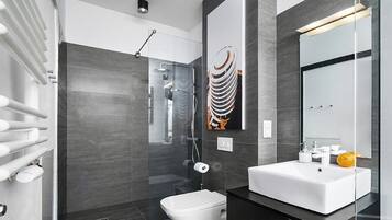 Apartment (Double Studio) | Bathroom | Shower, hair dryer, towels