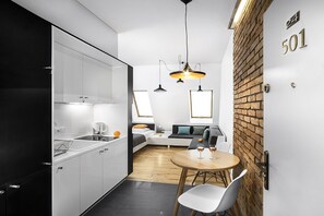 Apartment (Double Studio) | Premium bedding, soundproofing, iron/ironing board, cots/infant beds - Apartamenty Pomarańczarnia (Poznan)