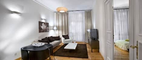 Appartement (for 4 persons) | Woonkamer | Een televisie
