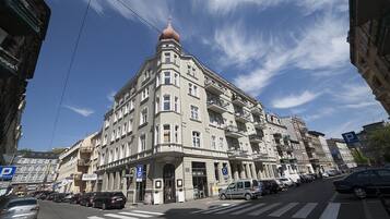 Tägliches Frühstücksbuffet (45 PLN pro Person)