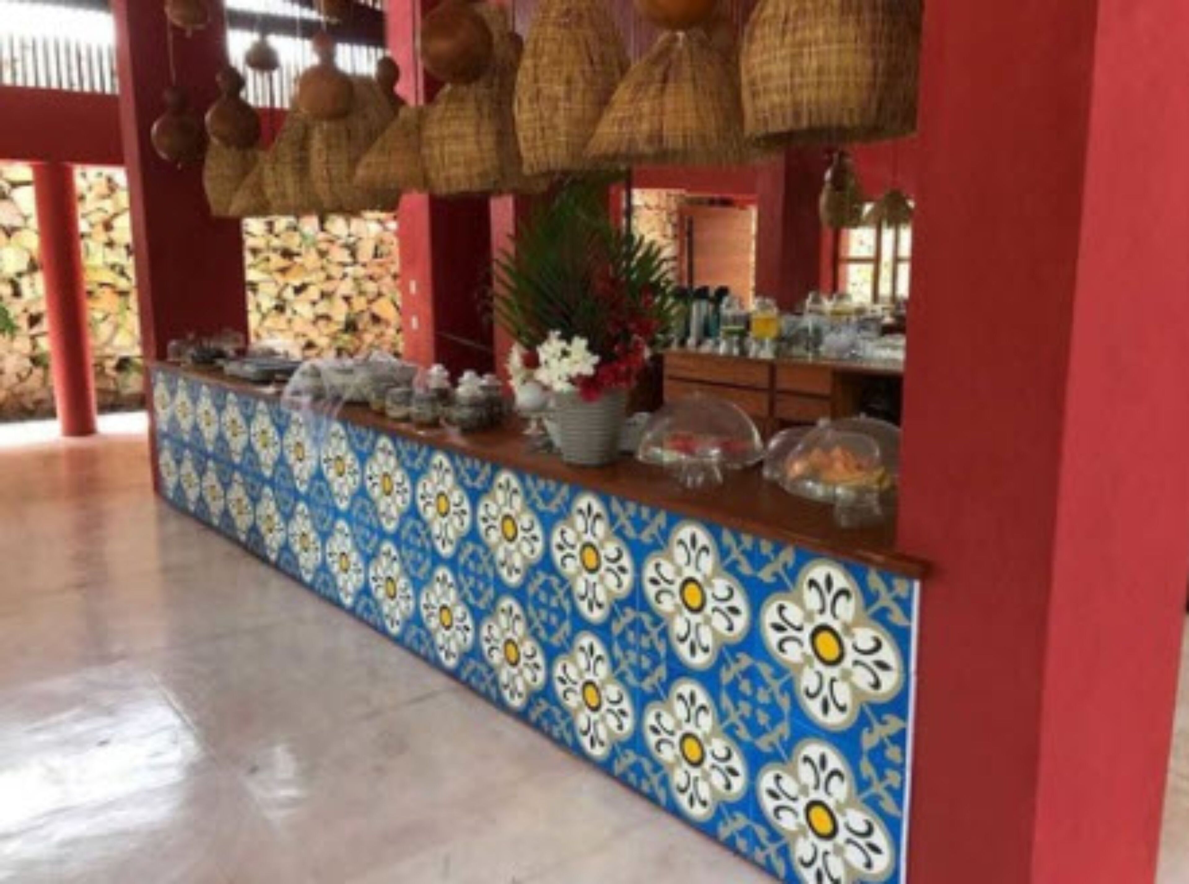 Café da manhã com buffet grátis todos os dias