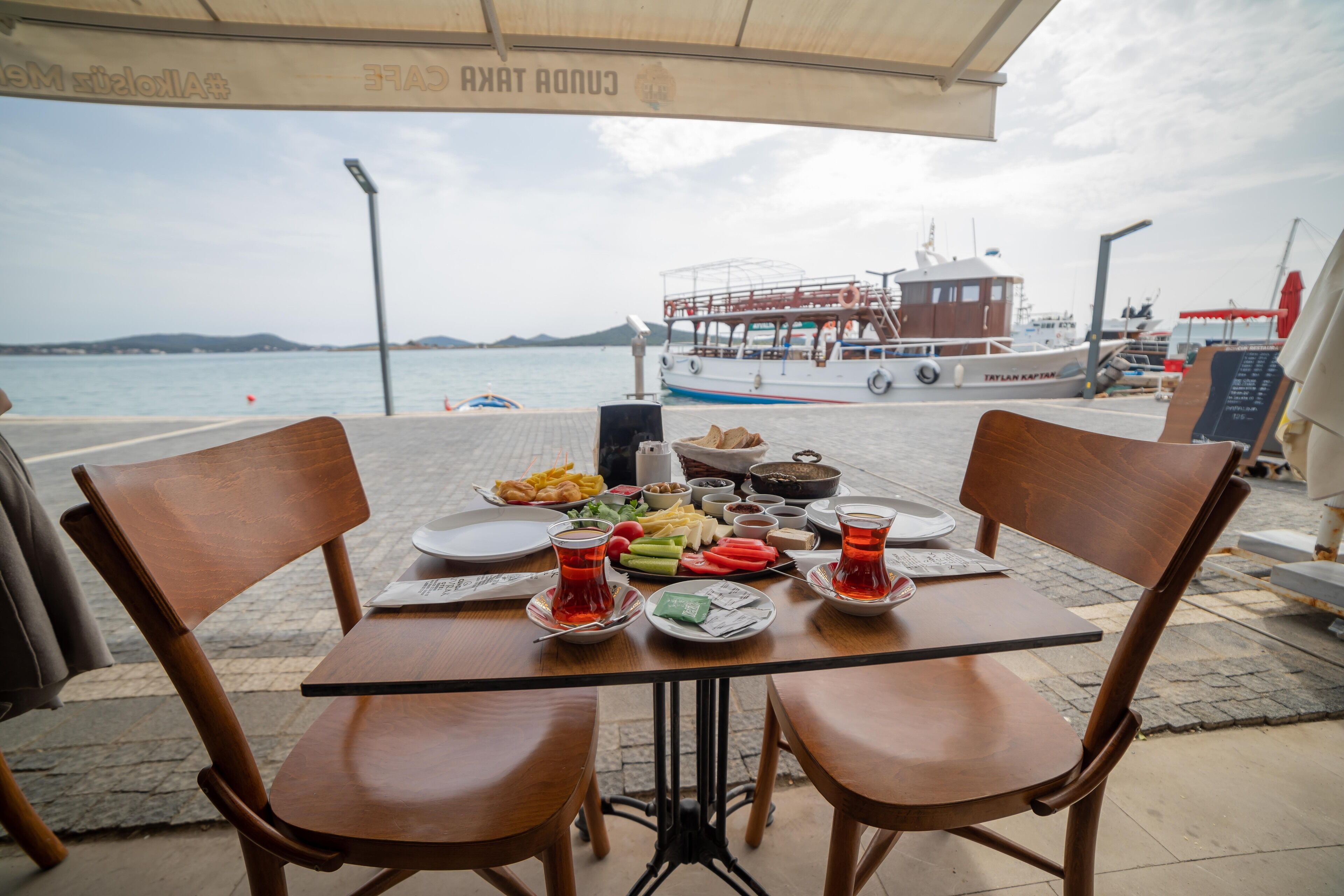 每日供应当地美食早餐（每人 EUR 4）