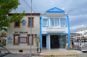 Front of property - Mai Pension (Ayvalik)