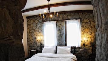 Suite | Premium bedding, in-room safe, iron/ironing board