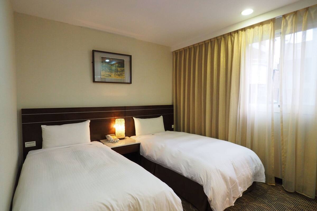 Down duvets, in-room safe, desk, blackout curtains