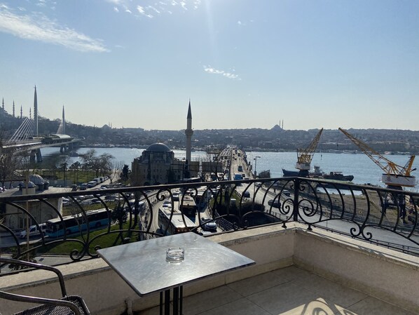 Deluxe Room, Terrace, Sea View | 1 bedroom, Egyptian cotton sheets, premium bedding, down duvets - Galatolia Suites (Istanbul)