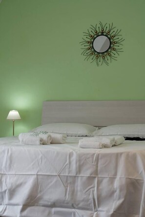 Free cribs/infant beds, free WiFi - B&B Favola Mediterranea (Catania)