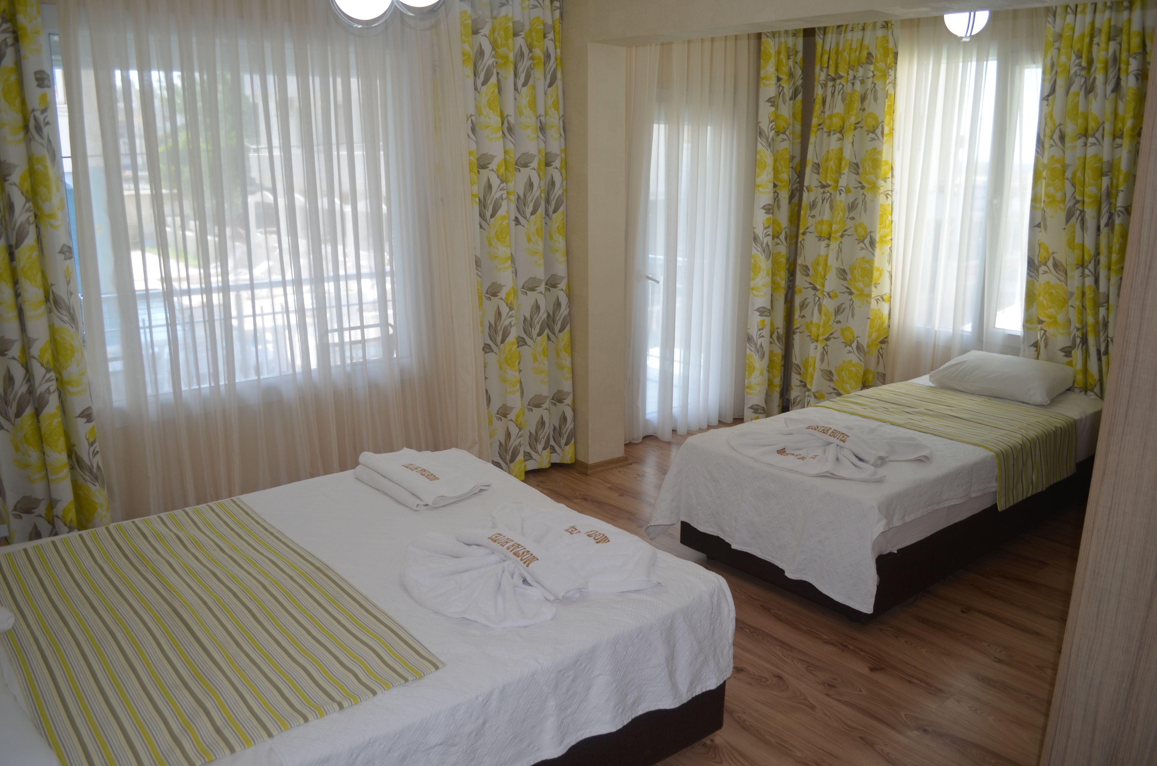 Triple Room | Premium bedding, minibar, in-room safe, desk