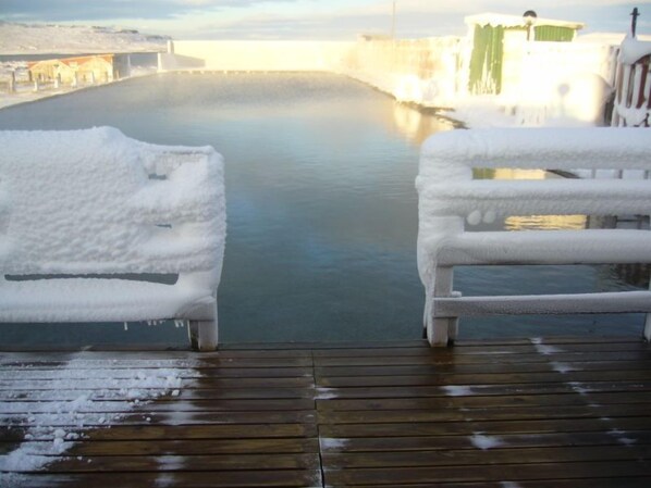 Piscine extérieure, piscine naturelle