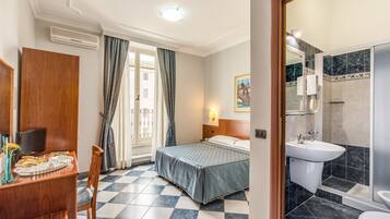 Tweepersoonskamer | Luxe beddengoed, donzen dekbedden, een kluis op de kamer