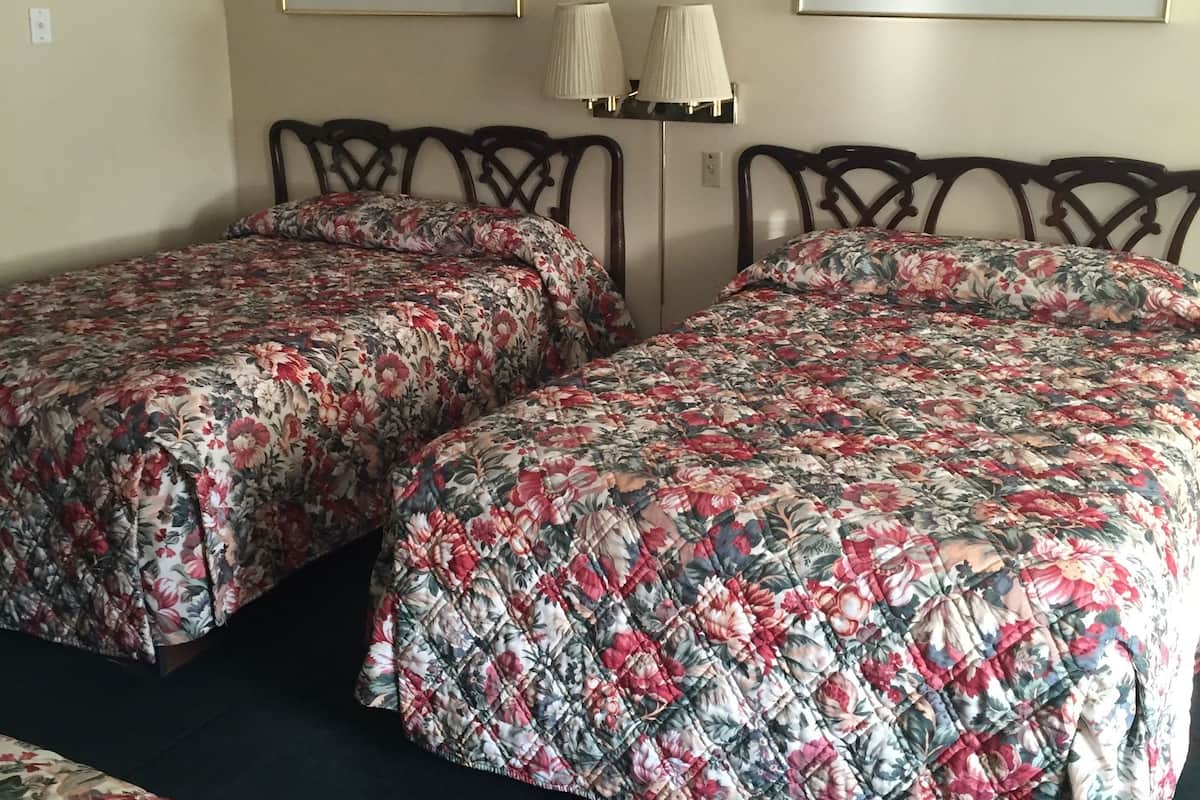 Standard Room (3 Double Beds) | Free WiFi