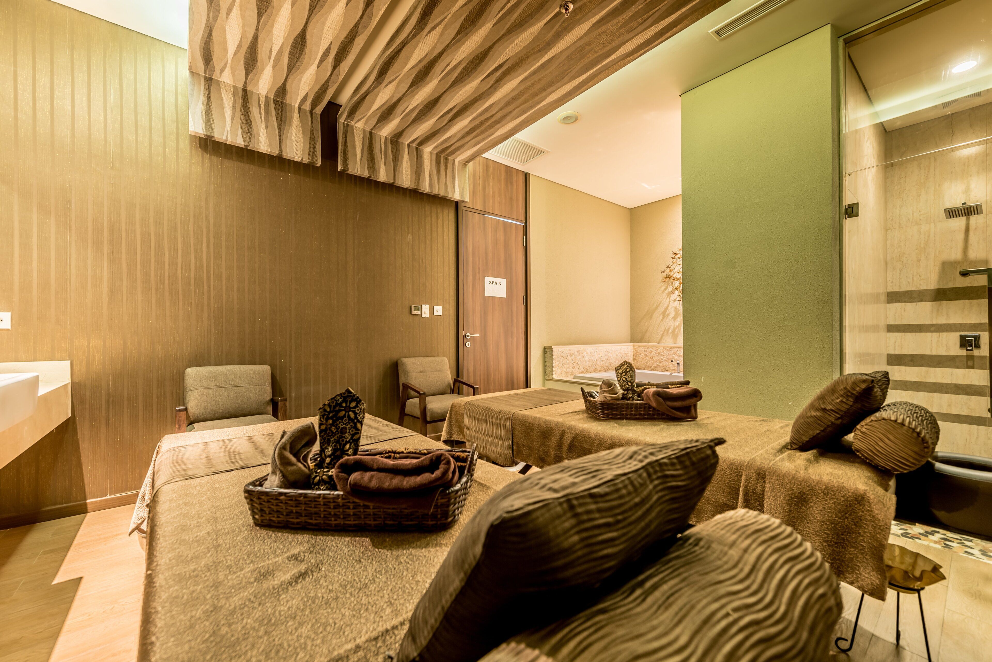 couples treatment room(s), sauna, aromatherapy
