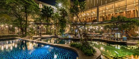 Outdoor pool, open 9 AM to 9 PM, sun loungers