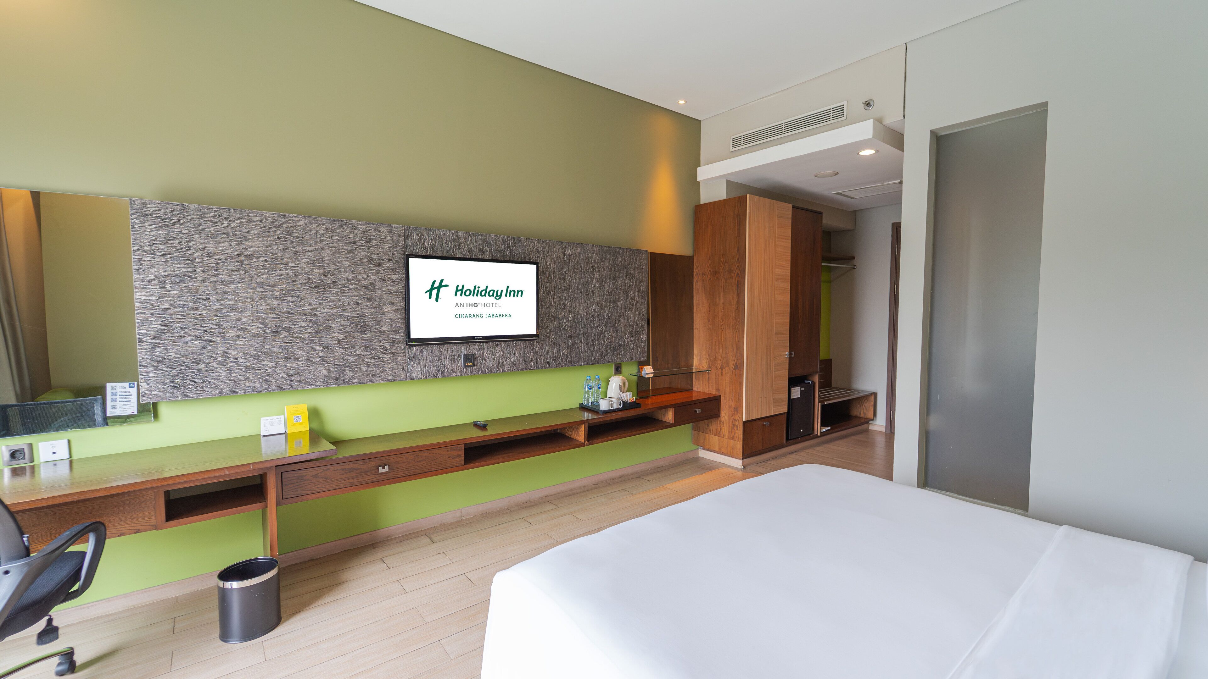Standardzimmer, 1 King-Bett, Raucher, Stadtblick | Hochwertige Bettwaren, Minibar, Zimmersafe, Schreibtisch