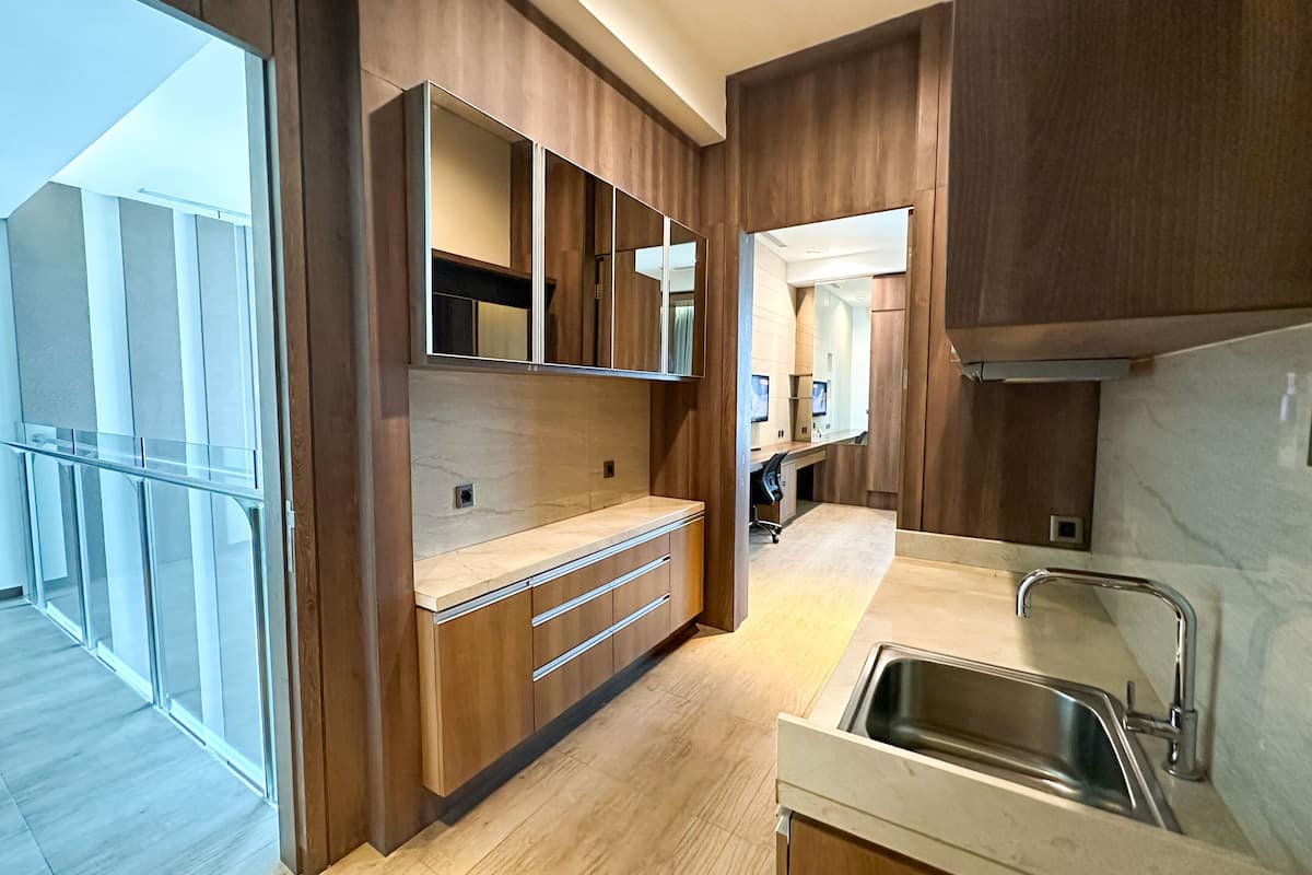 suite, 3 bedrooms | private kitchenette | fridge, coffee/tea maker, high chair