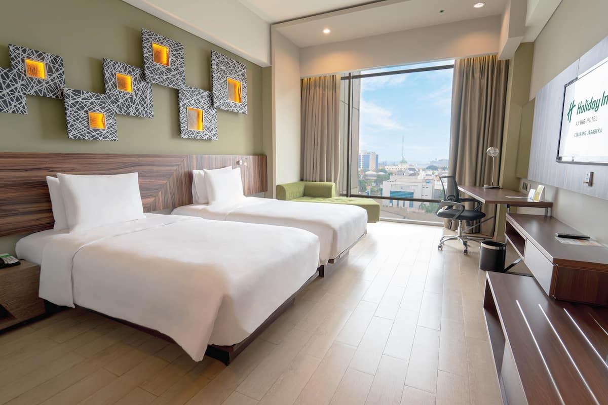 1 bedroom, premium bedding, minibar, in-room safe