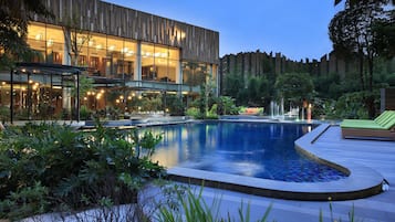 Outdoor pool, open 9 AM to 9 PM, sun loungers