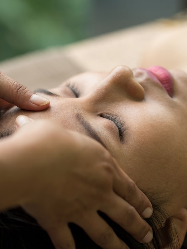 Behandelingskamers voor koppels, een sauna, aromatherapie