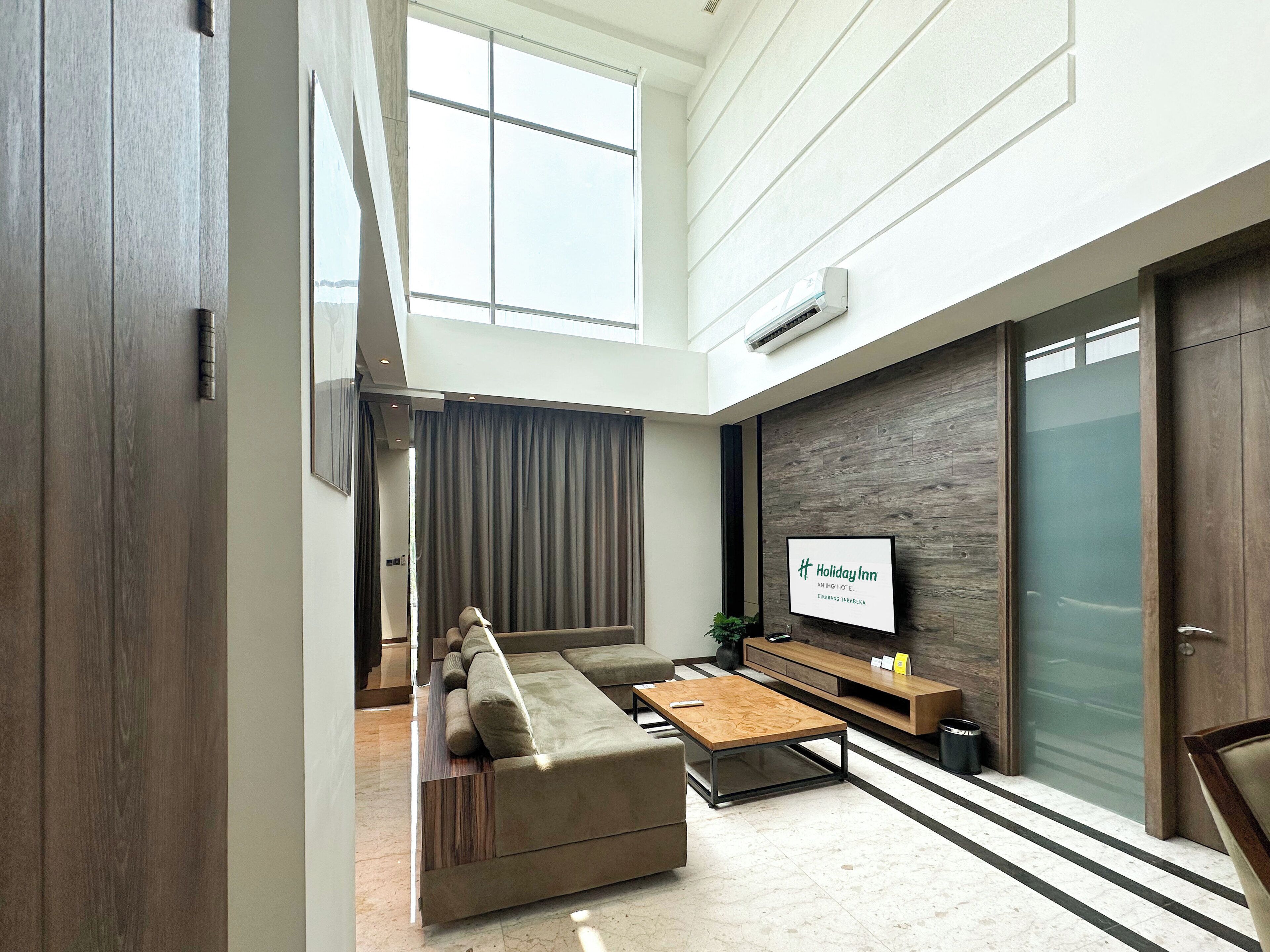 suite, 3 bedrooms | living area | led tv, pay films