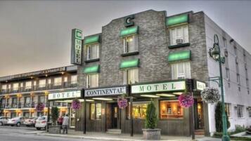 ด้านหน้าที่พัก