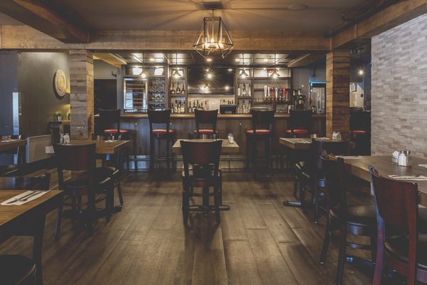 2 bars/lounges