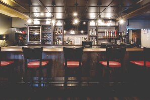 2 Bars/Lounges