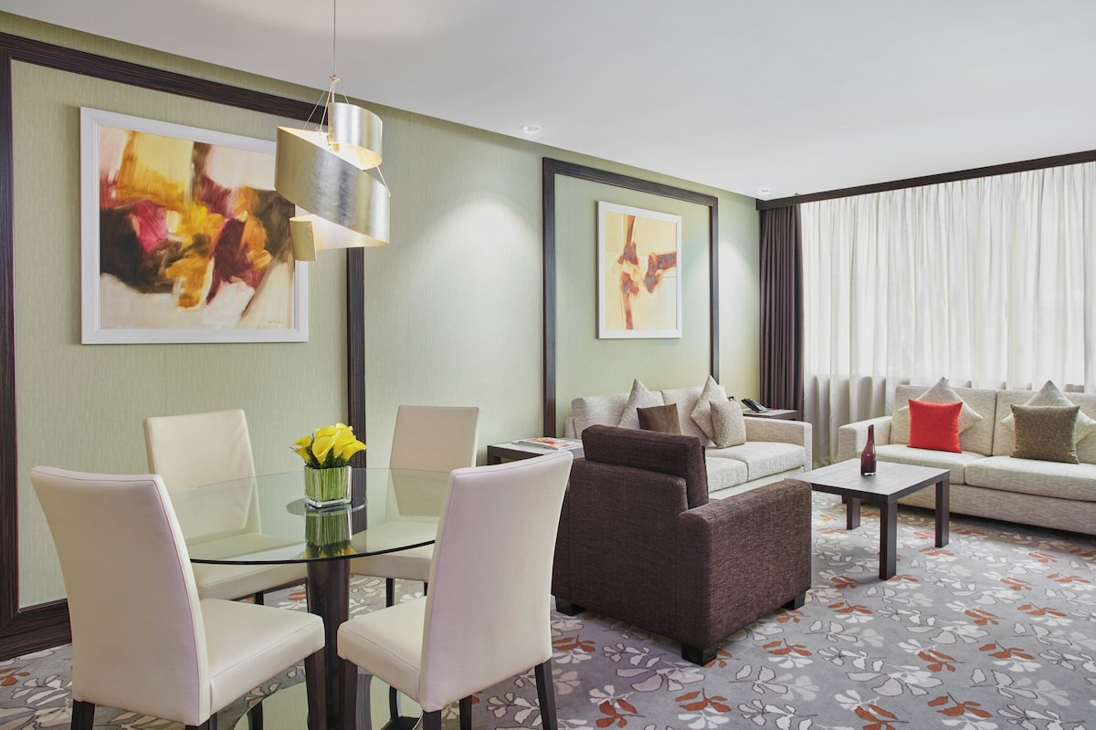 Premium bedding, minibar, in-room safe, desk