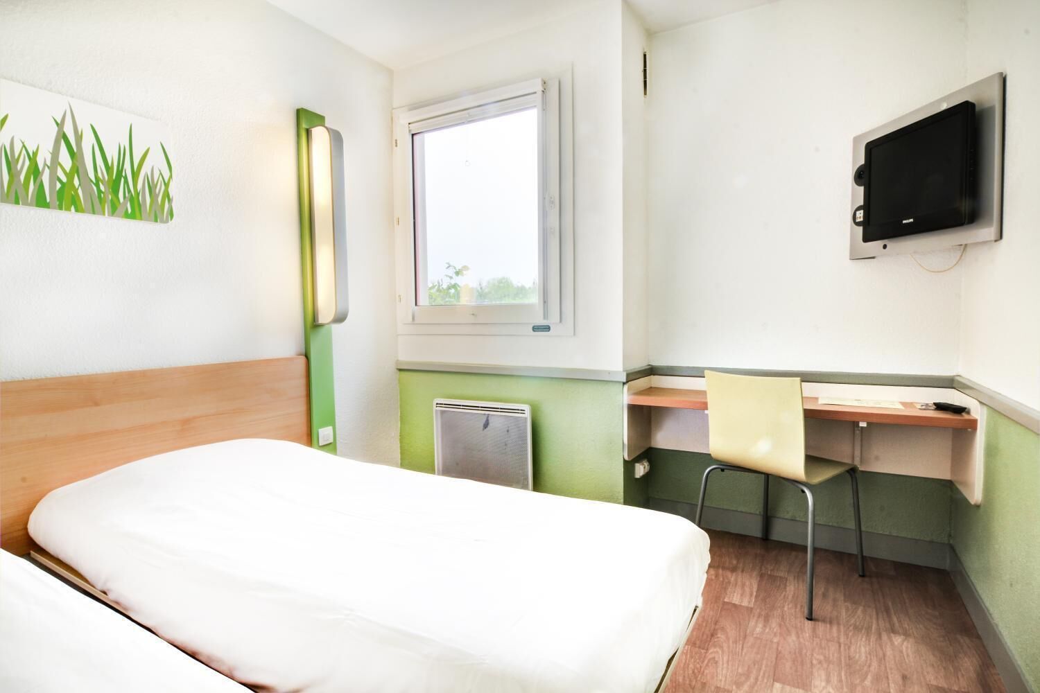 Tweepersoonskamer | Luxe beddengoed, een bureau, gratis babybedden, beddengoed