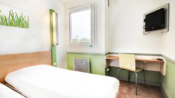 Tweepersoonskamer | Luxe beddengoed, een bureau, gratis babybedden, beddengoed