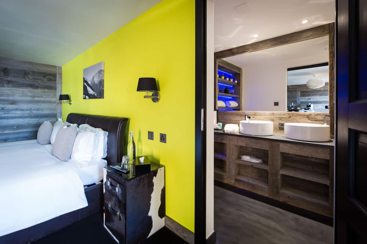 Superior Double or Twin Room, 1 Bedroom, Balcony, Mountain View | In-room safe, iron/ironing board, cots/infant beds, rollaway beds