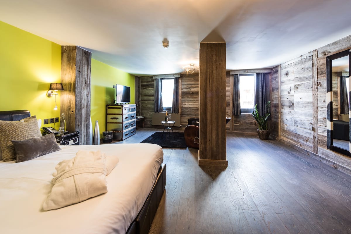 Superior Double or Twin Room, Ensuite | In-room safe, iron/ironing board, cots/infant beds, rollaway beds