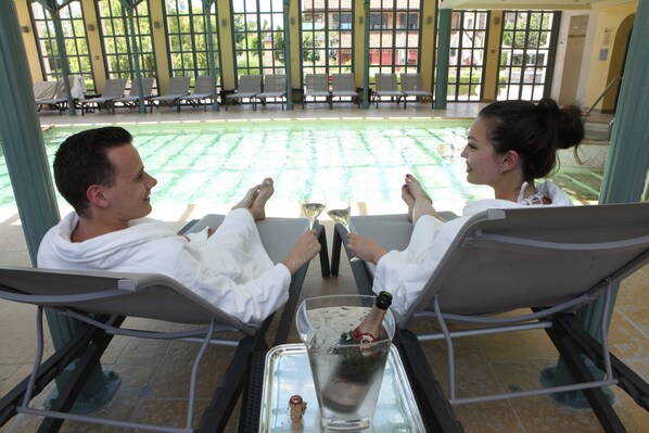 Sauna, hot tub, steam room, Turkish bath/hammam, 5 treatment rooms