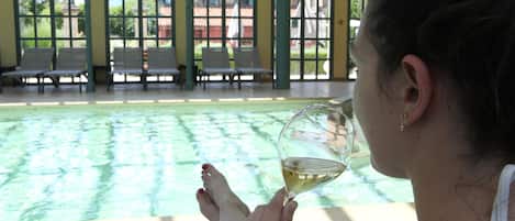 Een sauna, een bubbelbad, een stoombad, een Turks bad/hammam