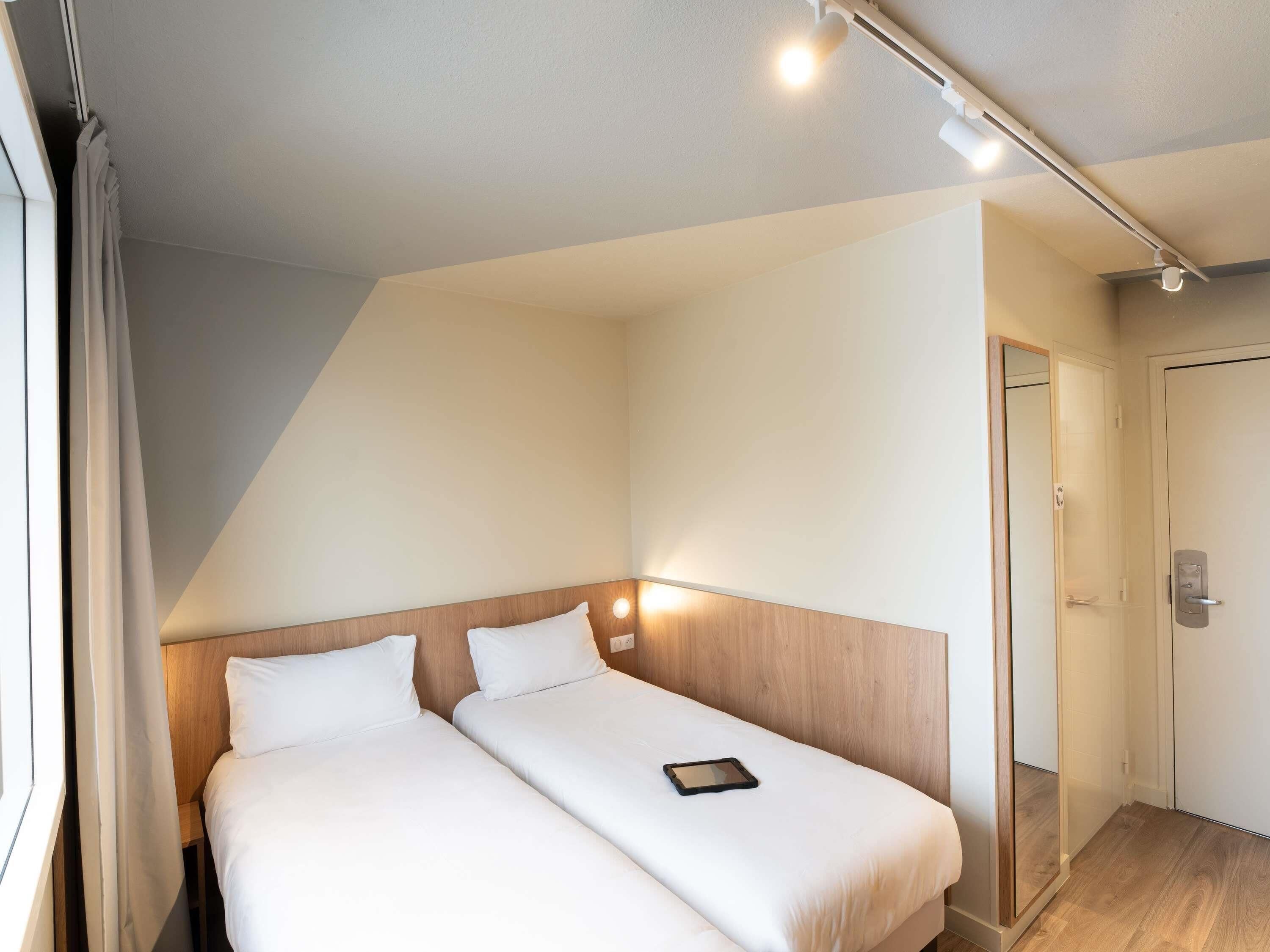 Standard Room, 2 Twin Beds | Desk, blackout drapes, free cribs/infant beds, free WiFi