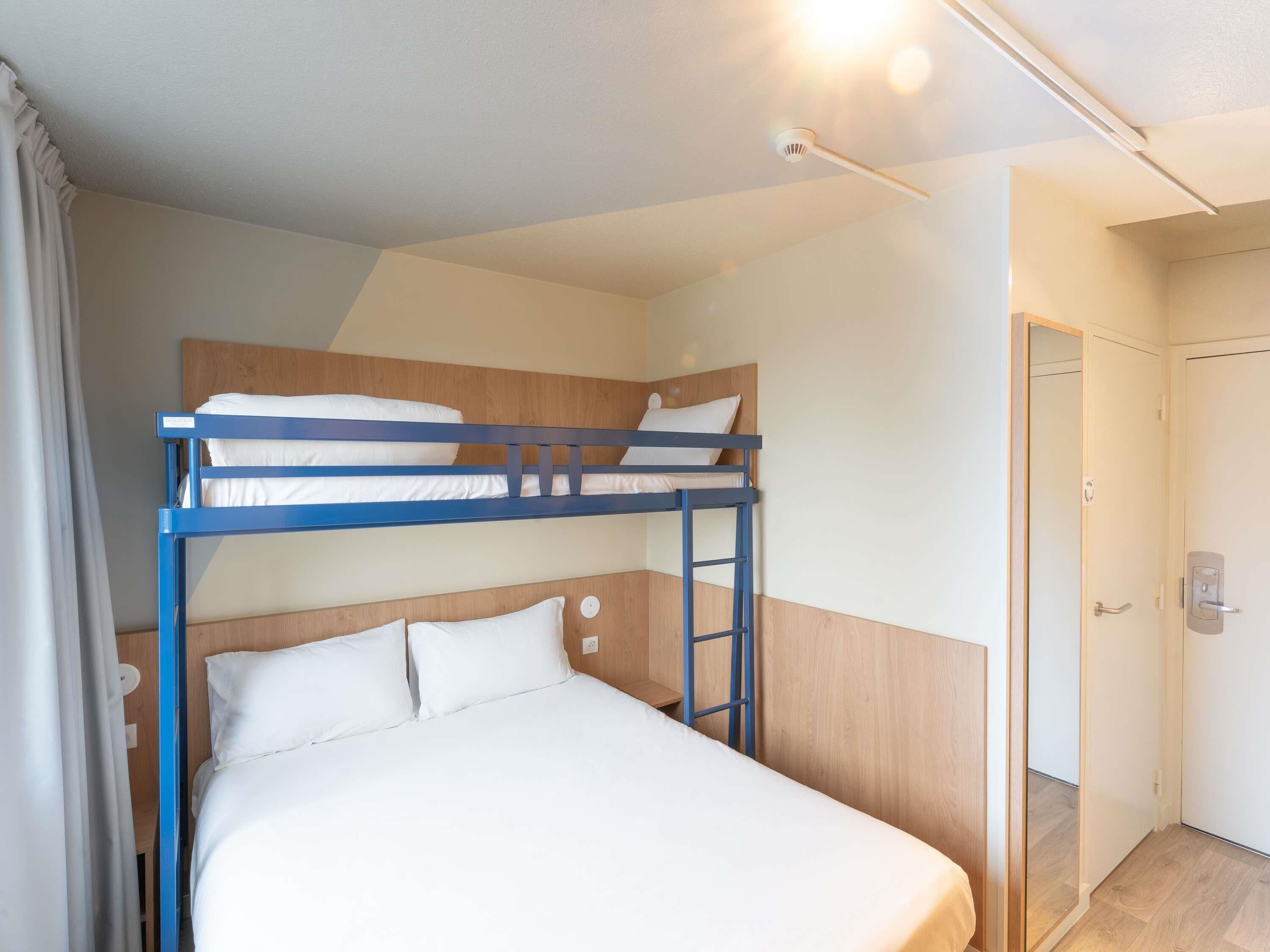 Triple Room, Multiple Beds | Desk, blackout drapes, free cribs/infant beds, free WiFi
