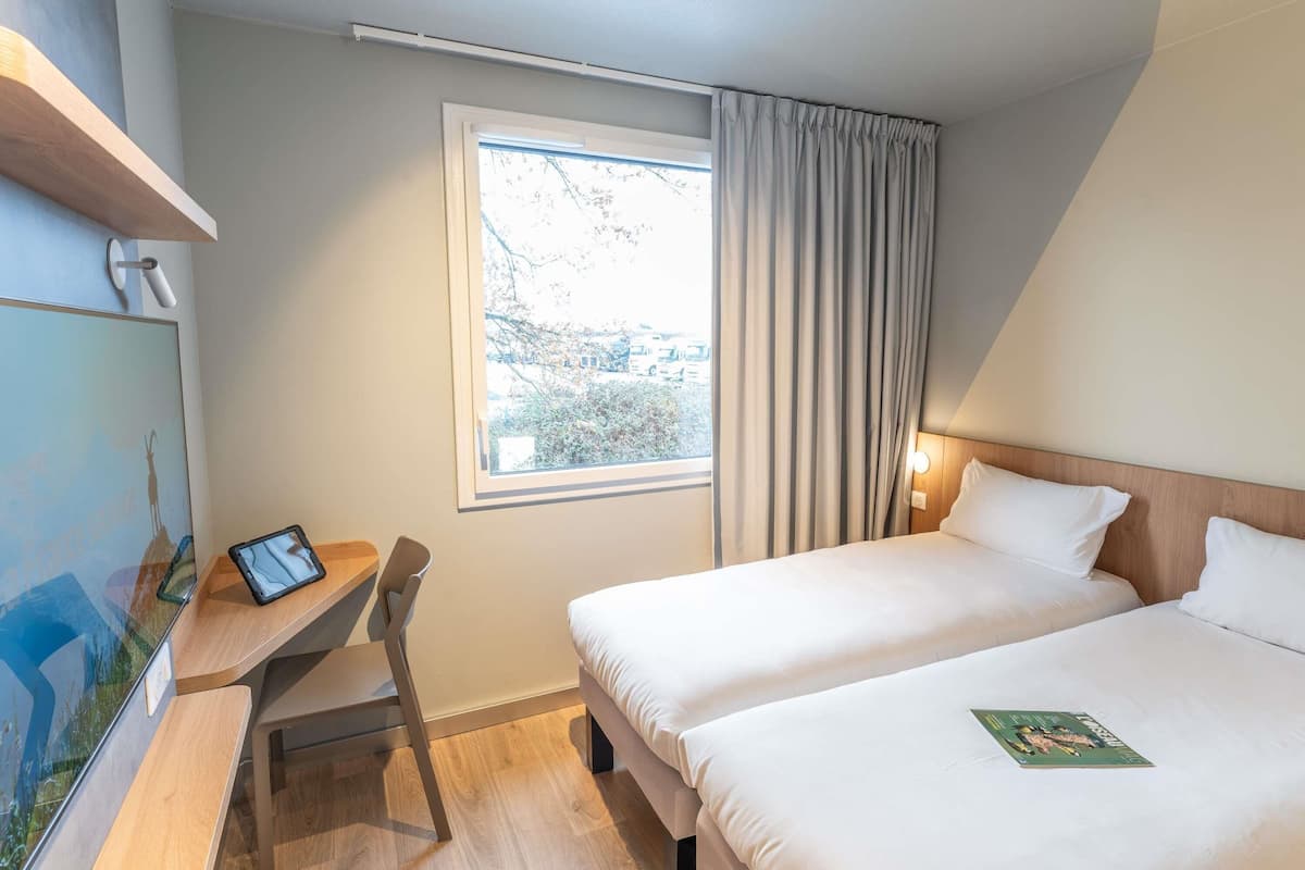 Standard Room, 2 Single Beds | Desk, blackout curtains, free cots/infant beds, free WiFi