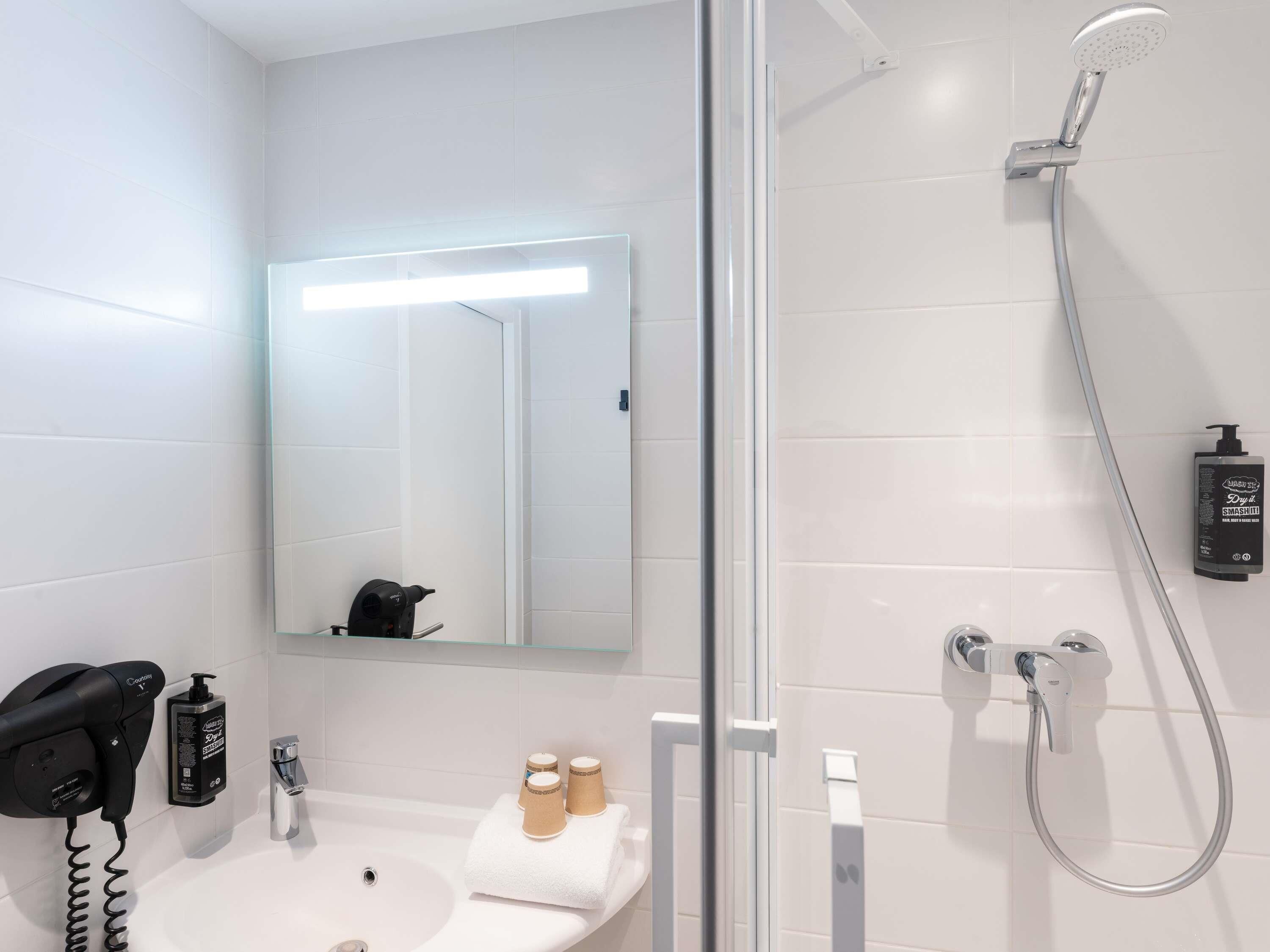 مكتب وستائر تعتيم وأسرّة أطفال/رضّع (مجانًا) وواي فاي مجانًا