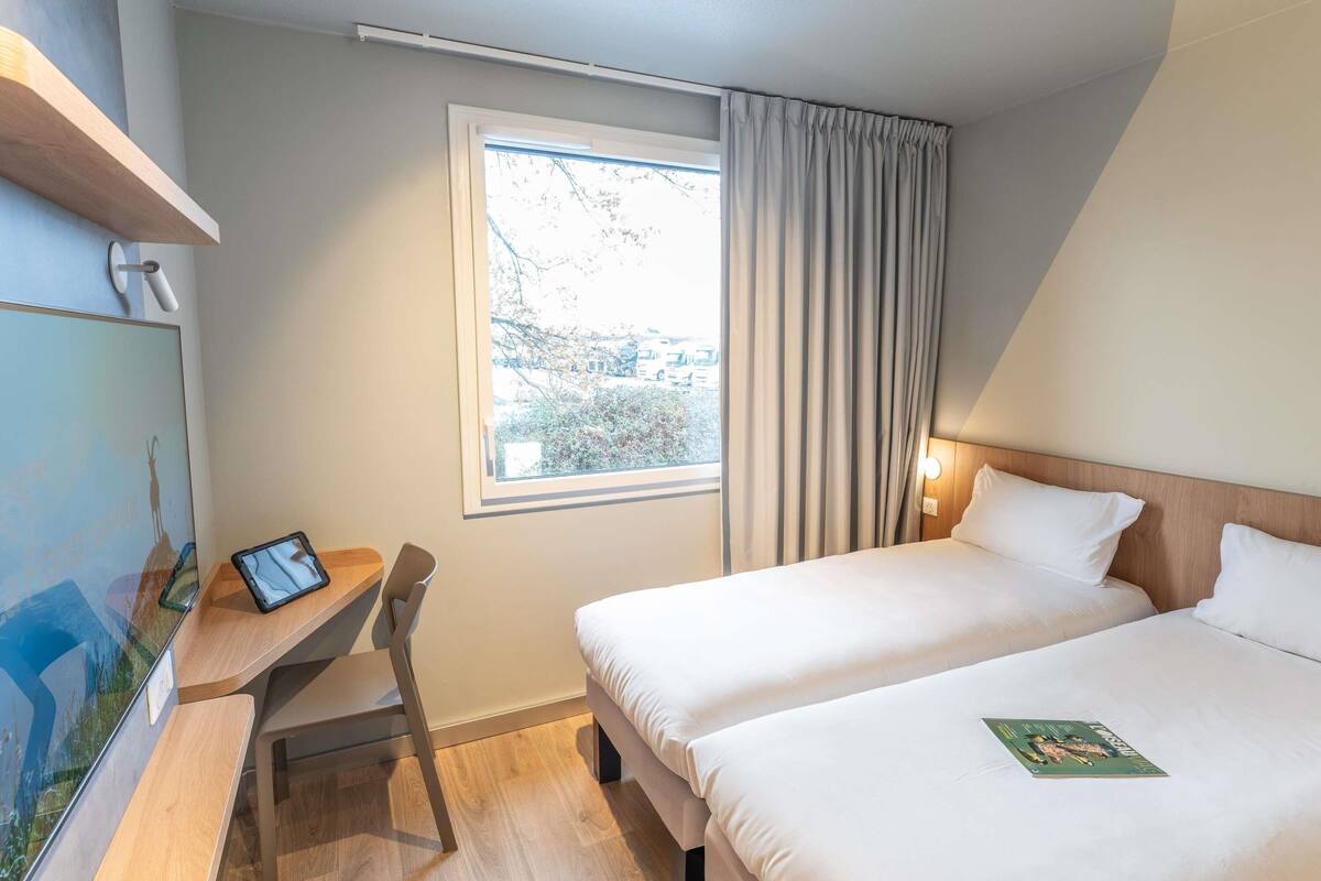Standard Room, 2 Twin Beds | Desk, blackout drapes, free cribs/infant beds, free WiFi