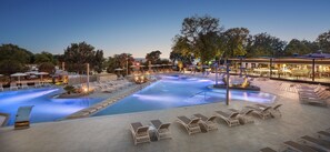 3 piscines extérieures