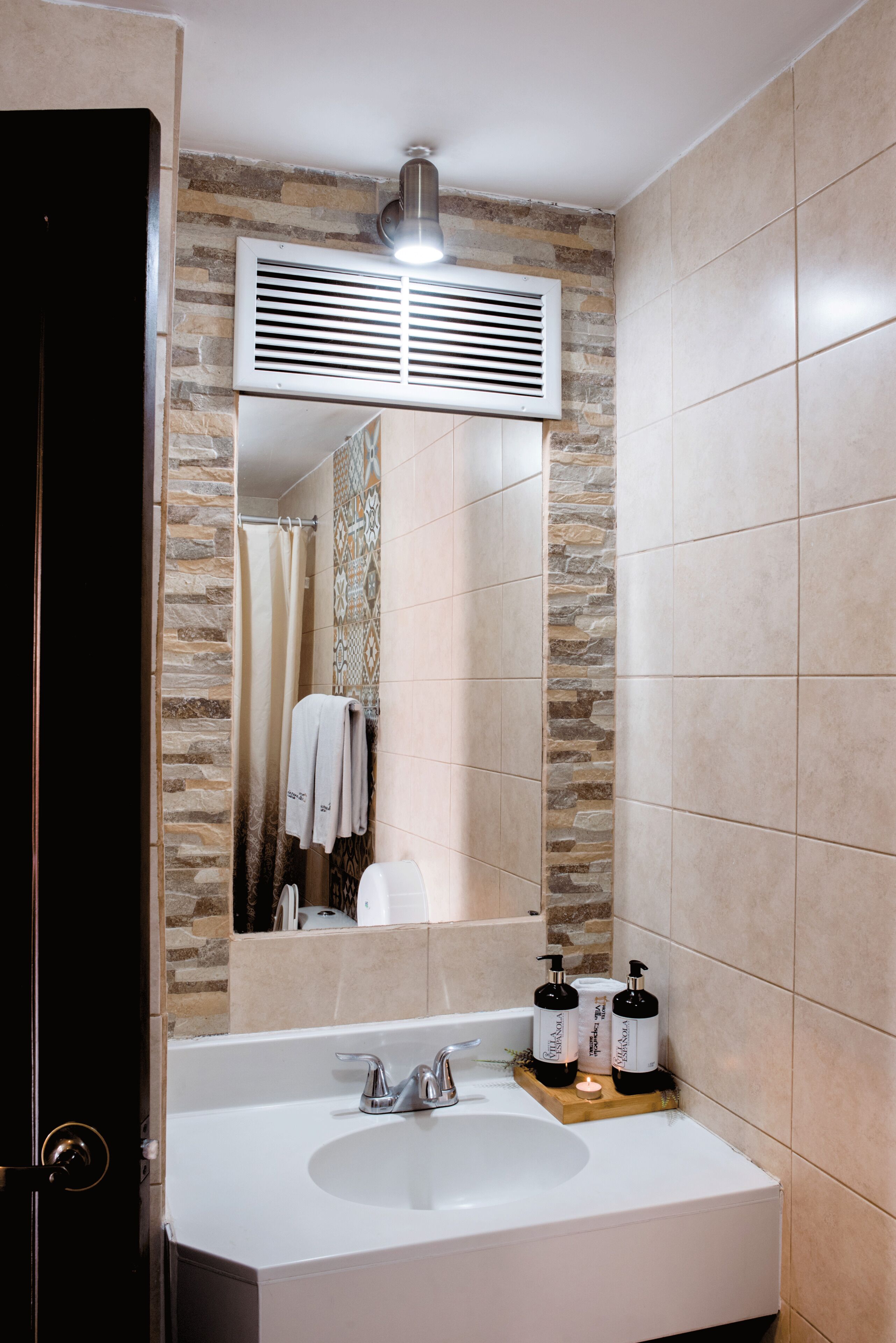 Luxe beddengoed, een kluis op de kamer, een bureau