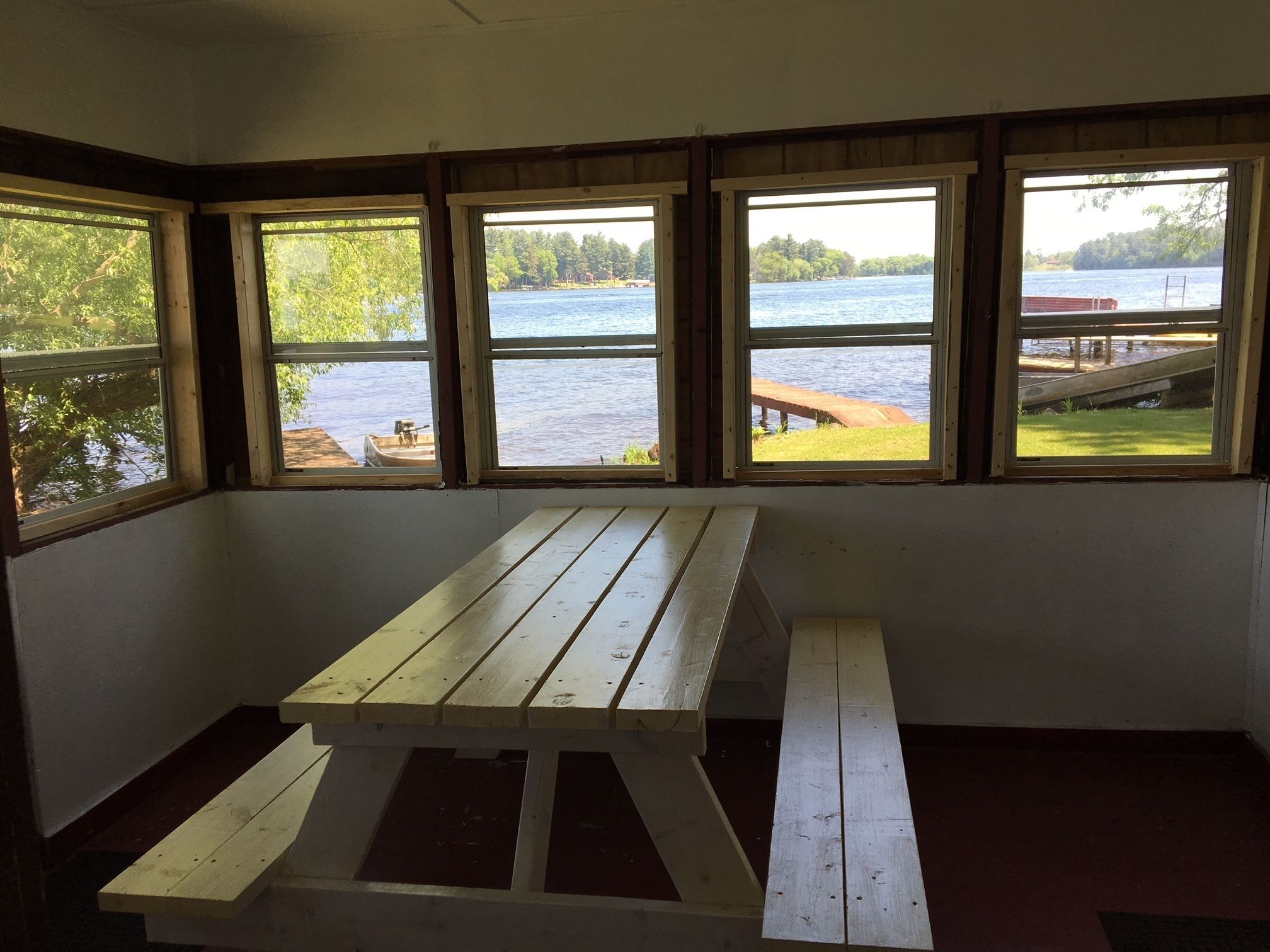 Cabin có tầm nhìn toàn cảnh, 2 phòng ngủ, bếp, quang cảnh hồ (Willow) | 2 phòng ngủ, trang trí khác biệt 